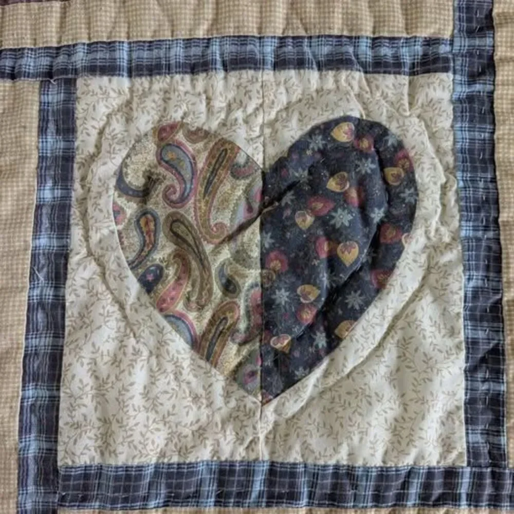 Vintage Handmade Sweet Paisley Heart Patchwork Quilt 82x83
